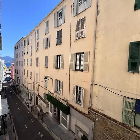 2 Cours Napoleon Apartmán *
